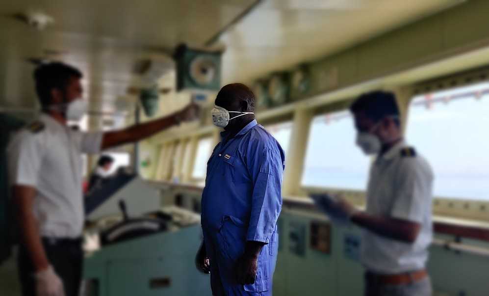 моряки, судно, защитные маски, вирус