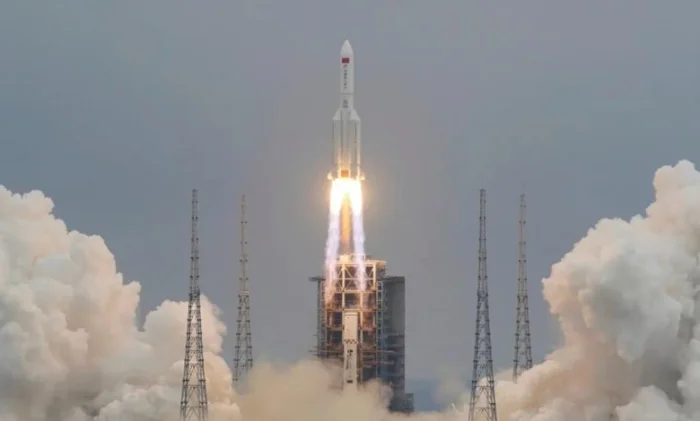 Обломки китайской ракеты Чанчжэн-5 упали в Индийский океан