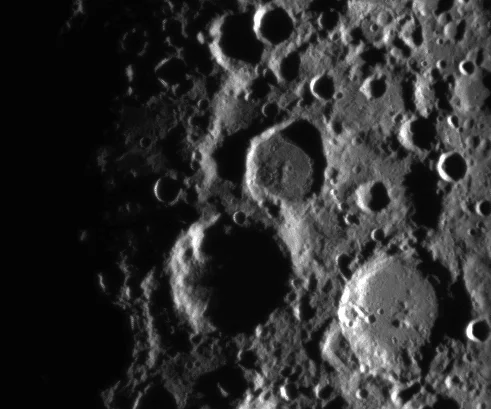 Крошечный спутник запечатлел обратную сторону Луны