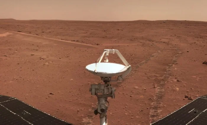 Марс мог быть влажным: китайский ровер нашел следы жидкой воды