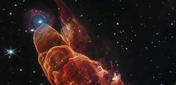 «Джеймс Уэбб» снял космический торнадо и скрытую галактику