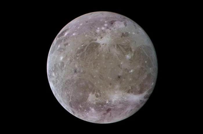 Гигантский астероид (150 км) врезался в спутник Юпитера