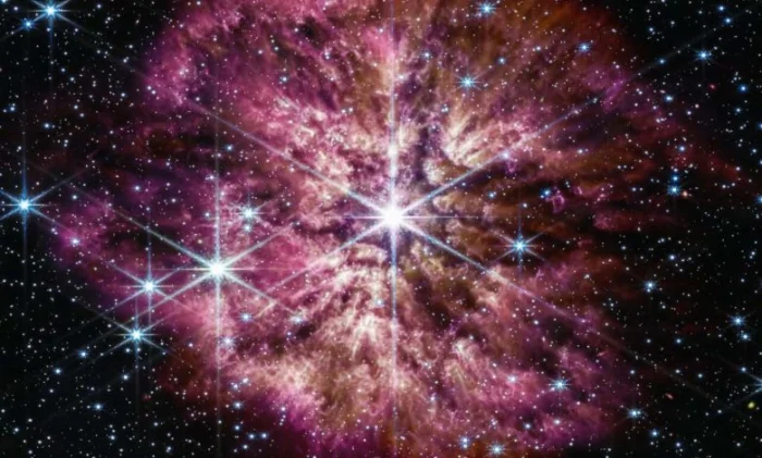 Телескоп Уэбб запечатлел редкую прелюдию взрыва сверхновой