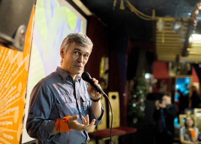 Почему звезды светятся: лекция Владимира Сурдина