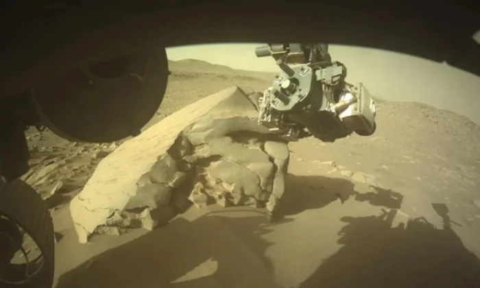 Perseverance приступил к анализу загадочного камня на Марсе