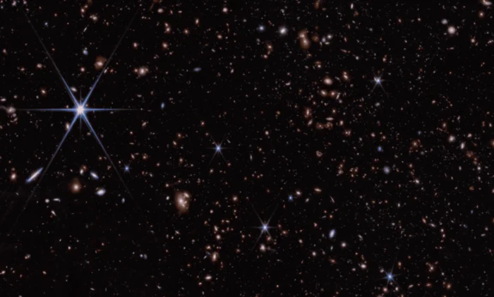 «Уэбб» нашел галактику, родившуюся через 280 млн лет после Большого взрыва