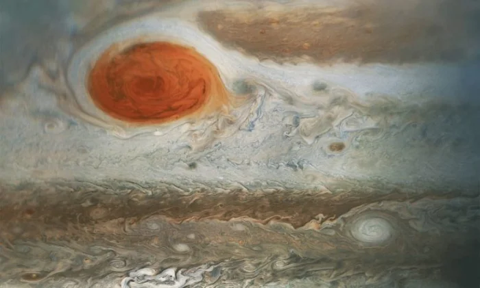 Ураганы на Юпитере разогнались: тайна Большого красного пятна