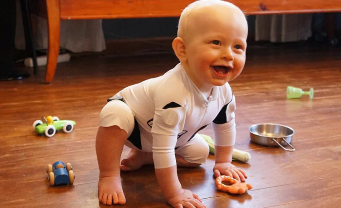 Умный комбинезон отслеживает движения младенцев, чтобы обнаружить нарушения развития нервной системы