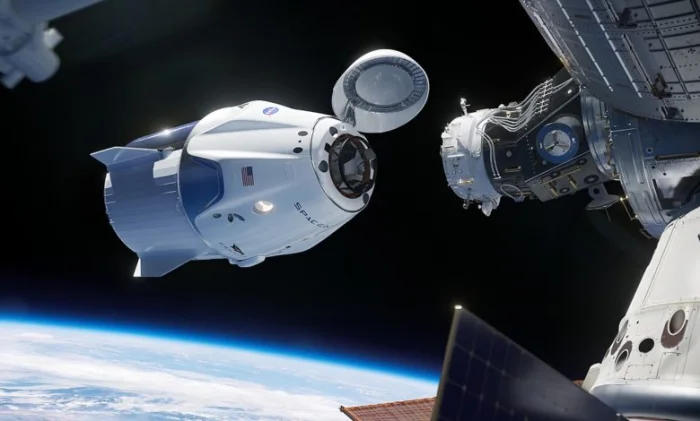 Два корабля SpaceX впервые одновременно пристыковались к МКС