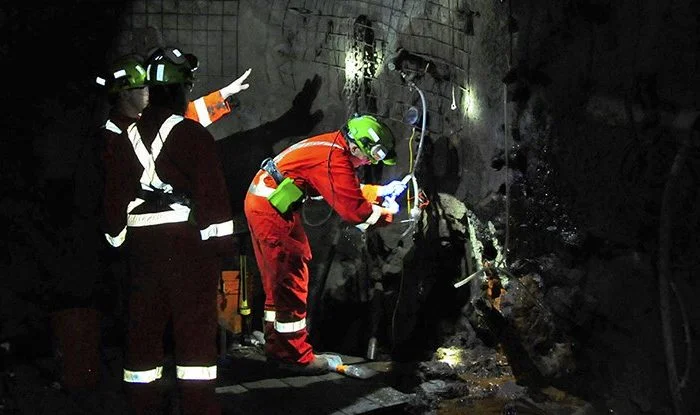 Ученые обнаружили микробную жизнь на глубине 2,4 км в канадской шахте