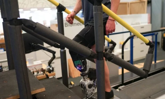 Ученые разработали бионическую ногу, управляемая нервной системой