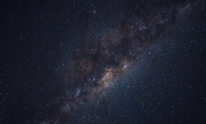 Вокруг чего вращается наша галактика Млечный Путь