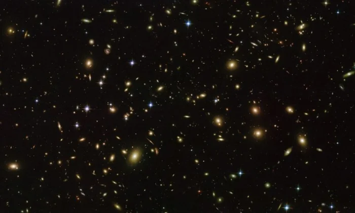 Найден крупнейший кластер галактик в молодой Вселенной