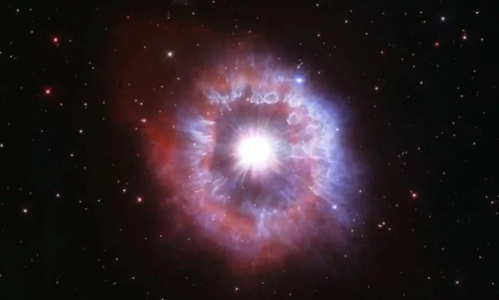 Уэбб нашел следы первых звезд-гигантов в молодой Вселенной