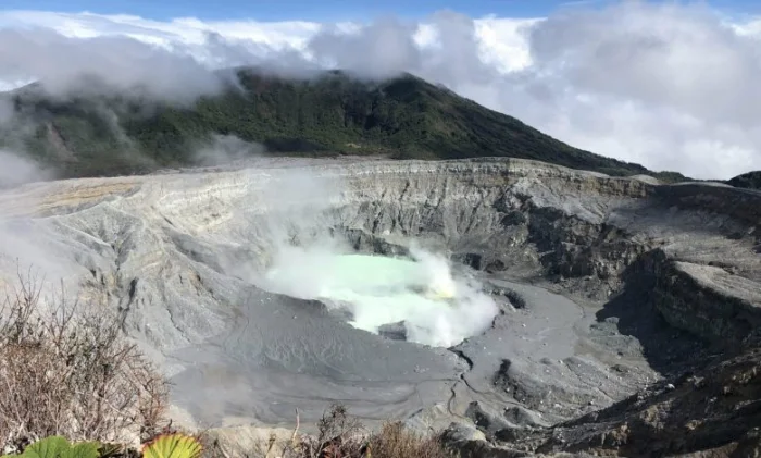 Озеро-ад в Коста-Рике подсказало, где искать жизнь на Марсе
