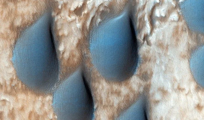 Марсианские дюны застыли в форме капель: загадка без дождя