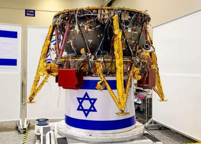 Израильский зонд «Берешит» успешно облетел Луну перед посадкой