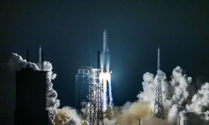 Китай создаёт ракету для пилотируемых полётов на Луну