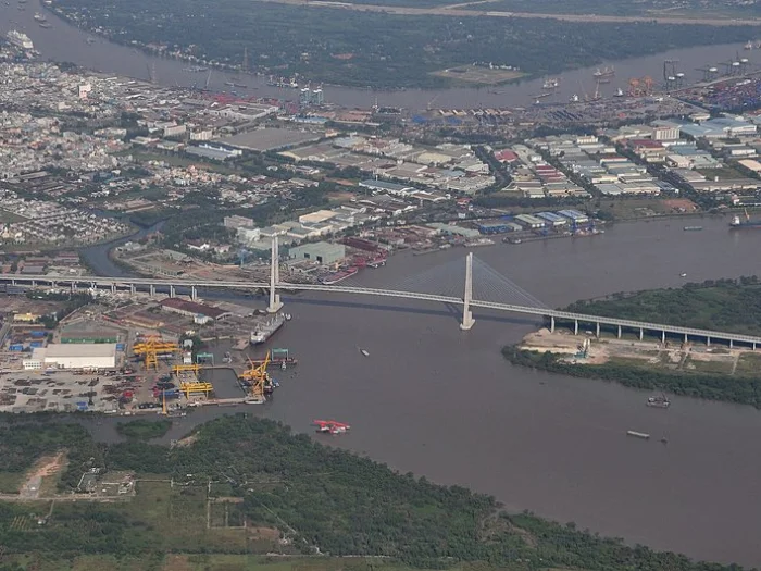 Река Донгнай в Сайгоне